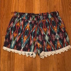 Multicolored patterned shorts with lace trim